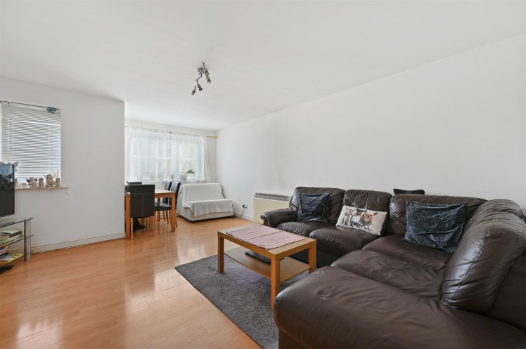 View Full Details for Kingweston Close, Cricklewood, London