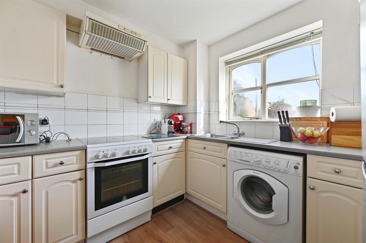 View Full Details for Kingweston Close, Cricklewood, London