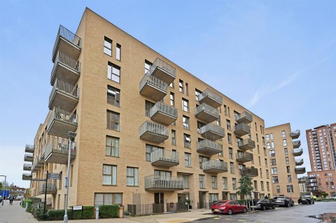 8 Peregrine Apartments, Moorhen Drive, West Hendon, London