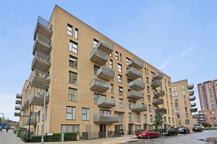 View Full Details for 8 Peregrine Apartments, Moorhen Drive, West Hendon, London
