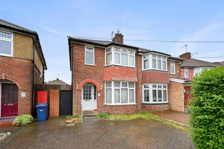 View Full Details for Cumbrian Gardens, Cricklewood, London. NW2