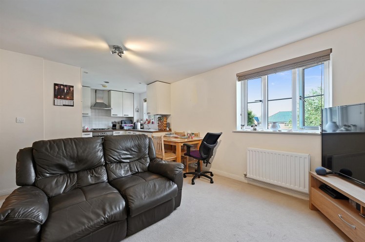 View Full Details for Avian Avenue, Frogmore, St Albans