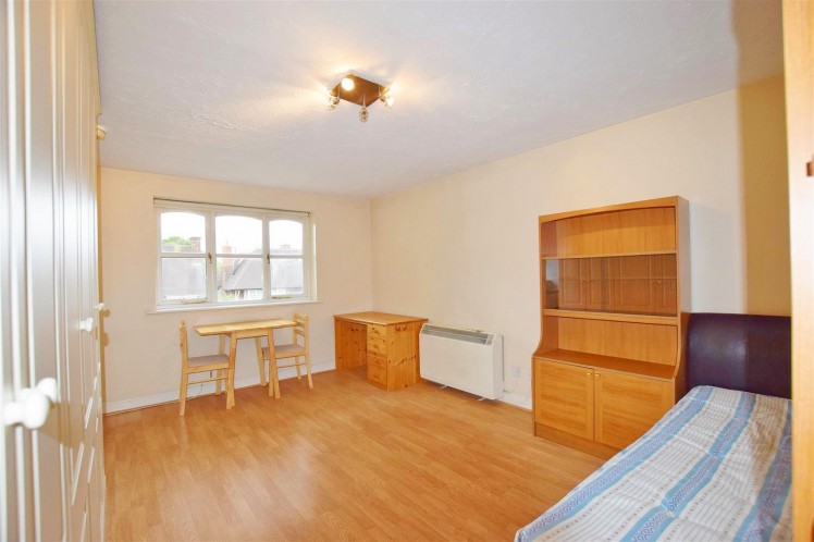 View Full Details for Upton Close, Cricklewood, London, NW2