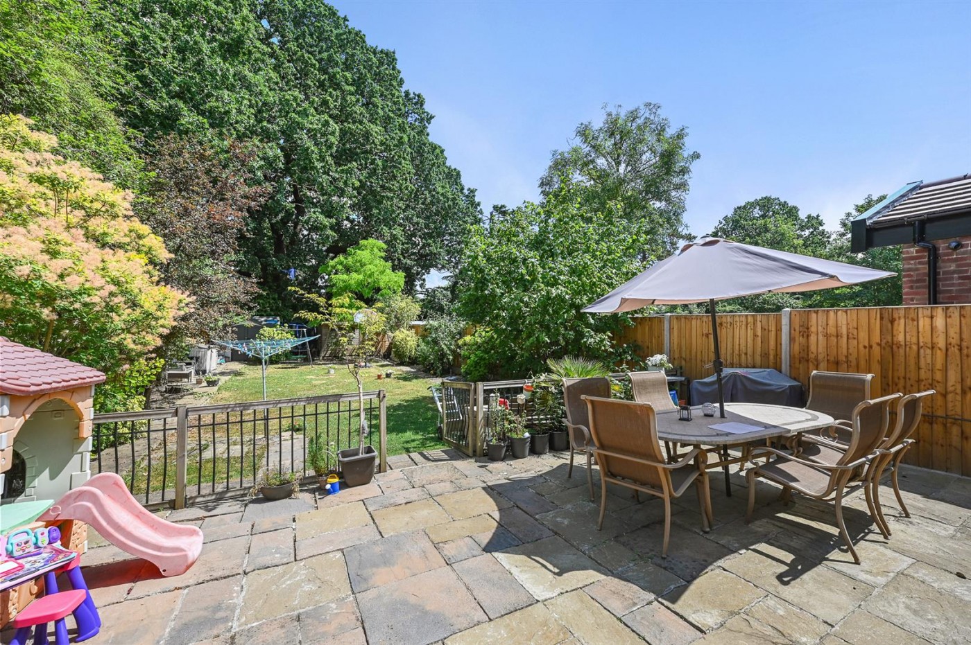 Images for Whitchurch Gardens, Canons Park, HA8